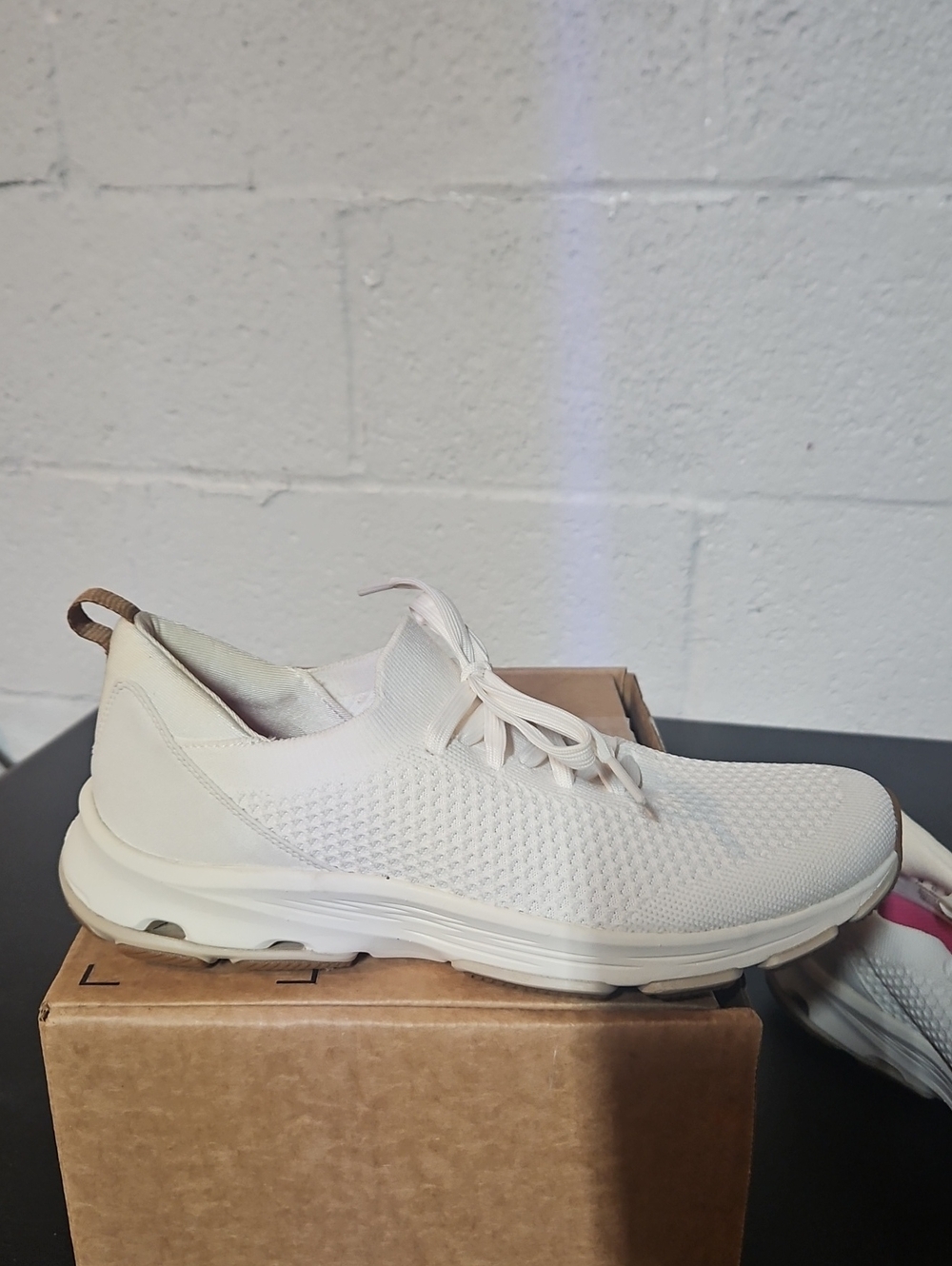 Womwn's Lightweight Knit Slip-On Sneaker - White
